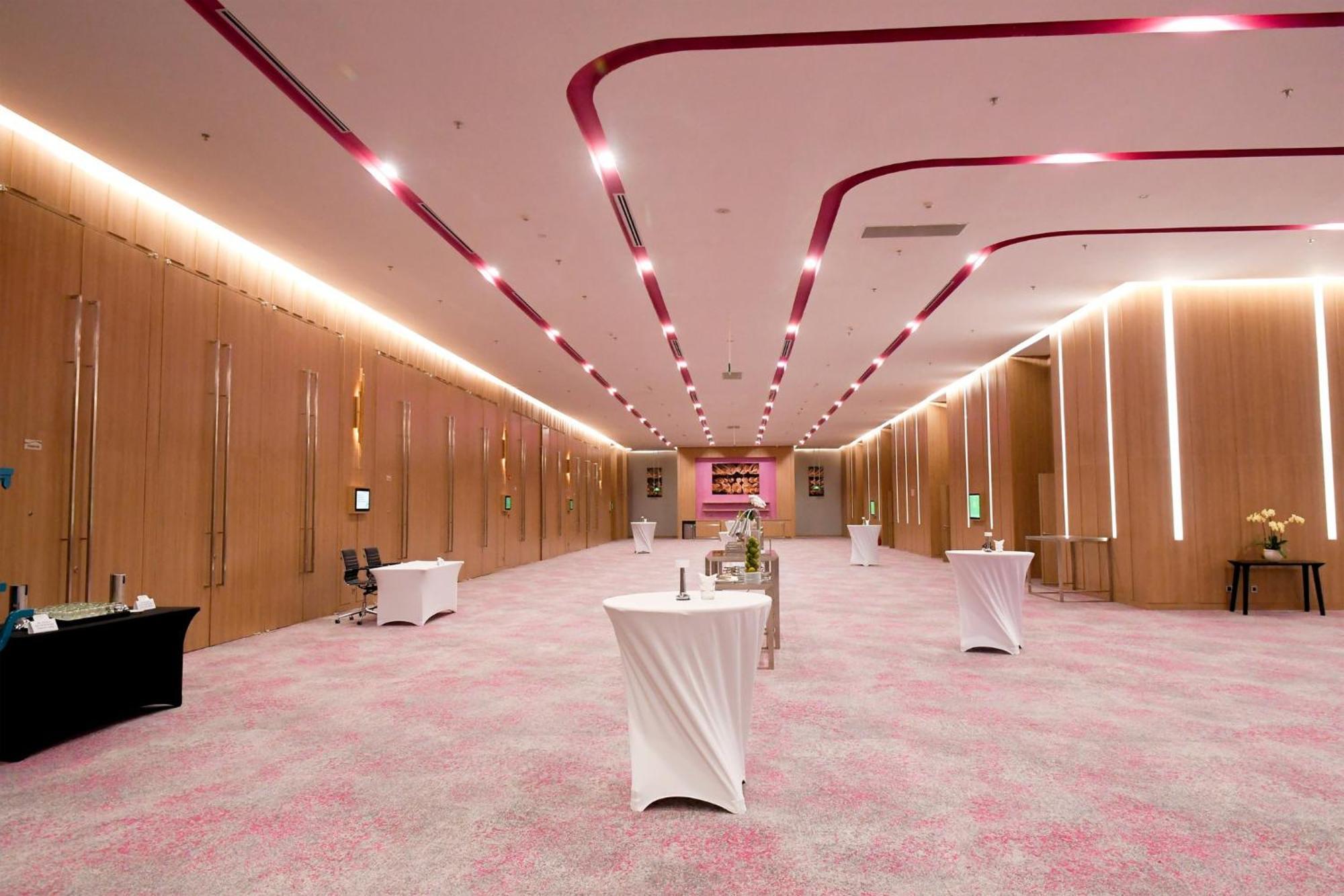 Holiday Inn & Suites Saigon Airport By Ihg Ho Chi Minh City Bagian luar foto