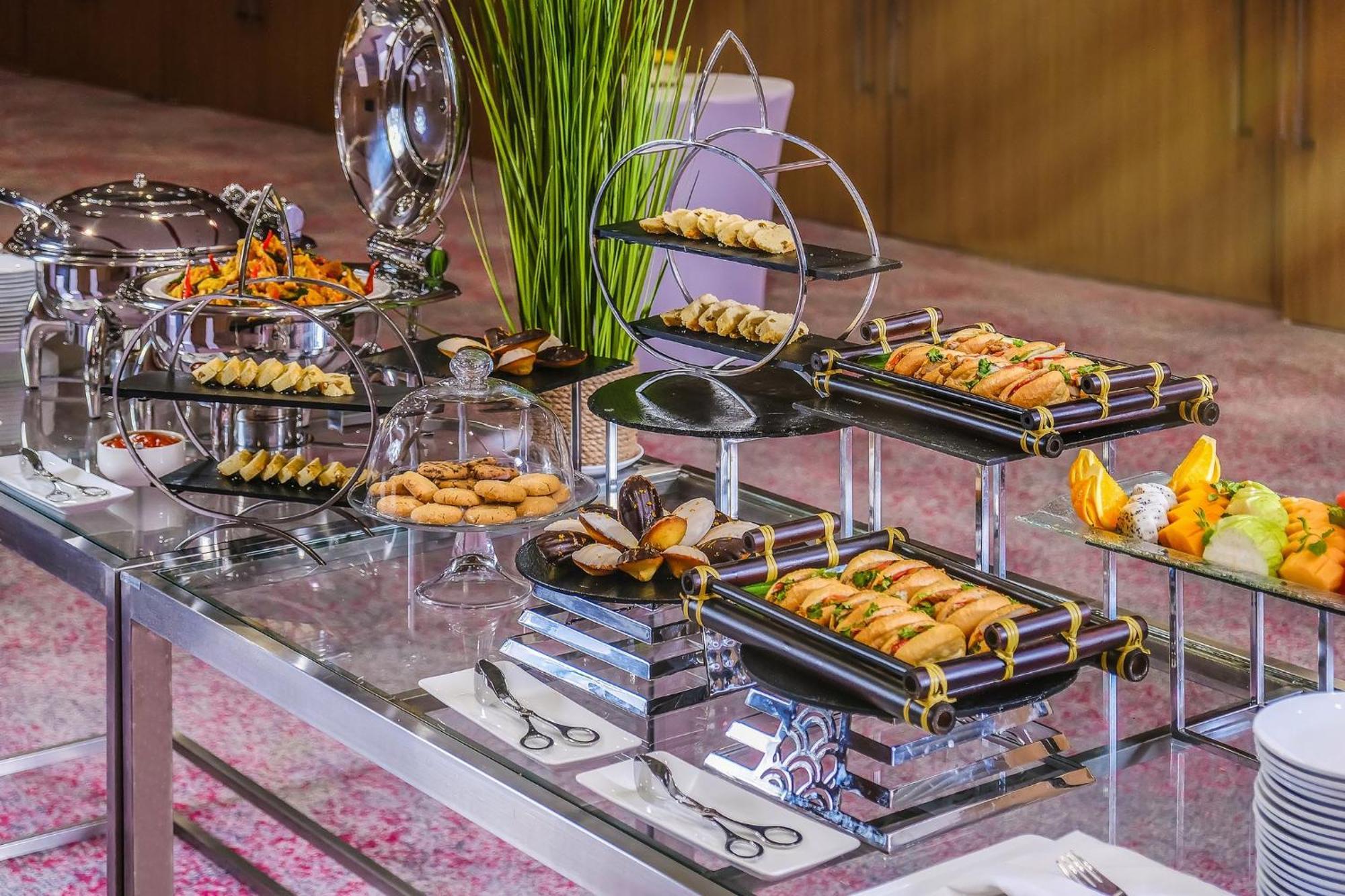 Holiday Inn & Suites Saigon Airport By Ihg Ho Chi Minh City Bagian luar foto