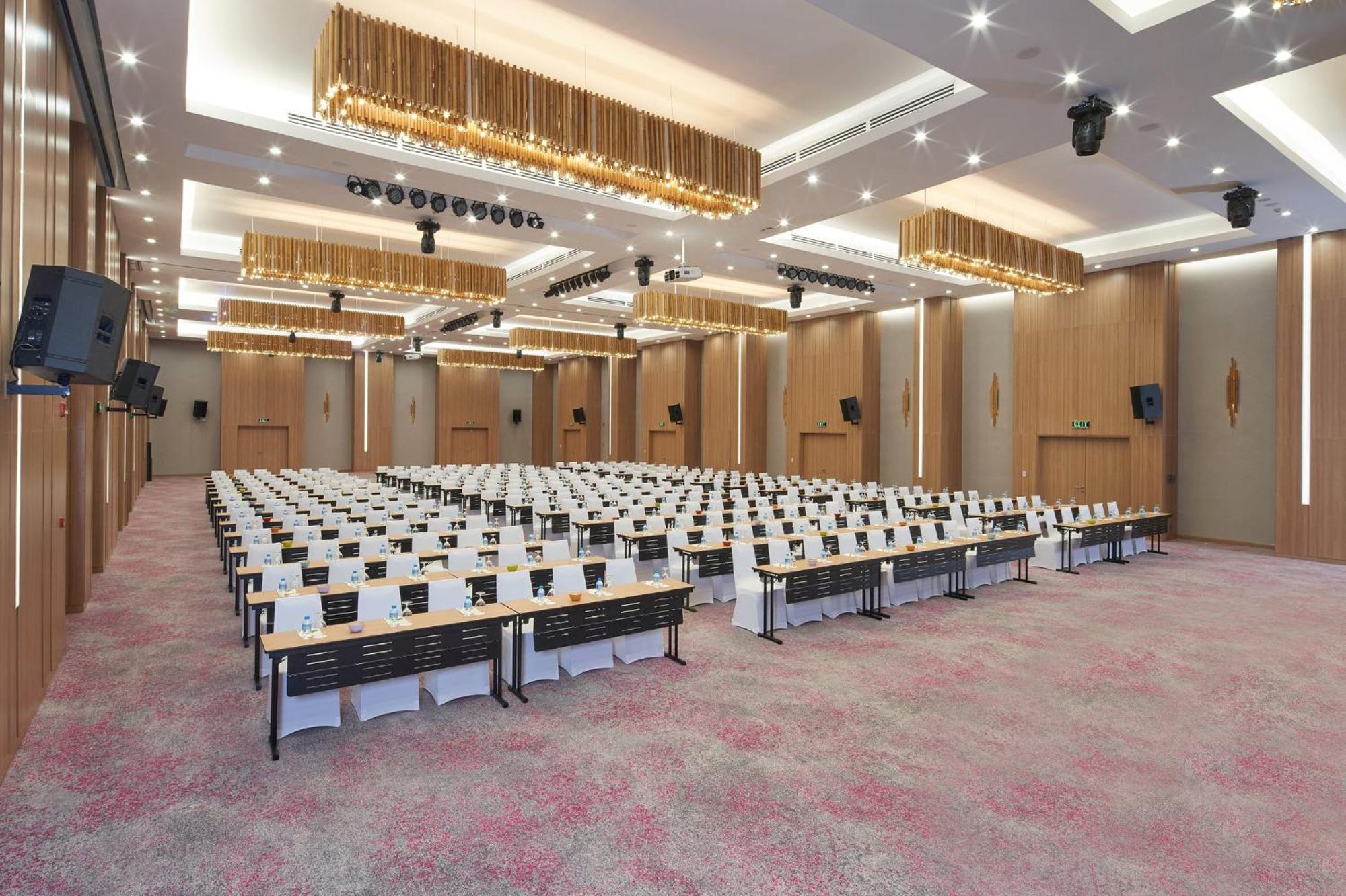 Holiday Inn & Suites Saigon Airport By Ihg Ho Chi Minh City Bagian luar foto