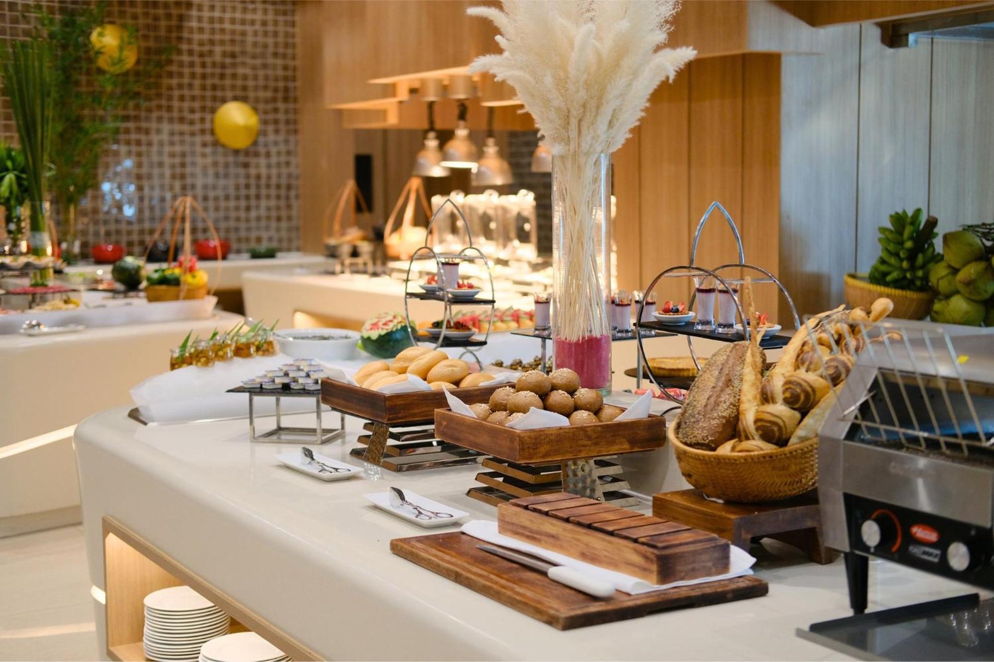 Holiday Inn & Suites Saigon Airport By Ihg Ho Chi Minh City Bagian luar foto
