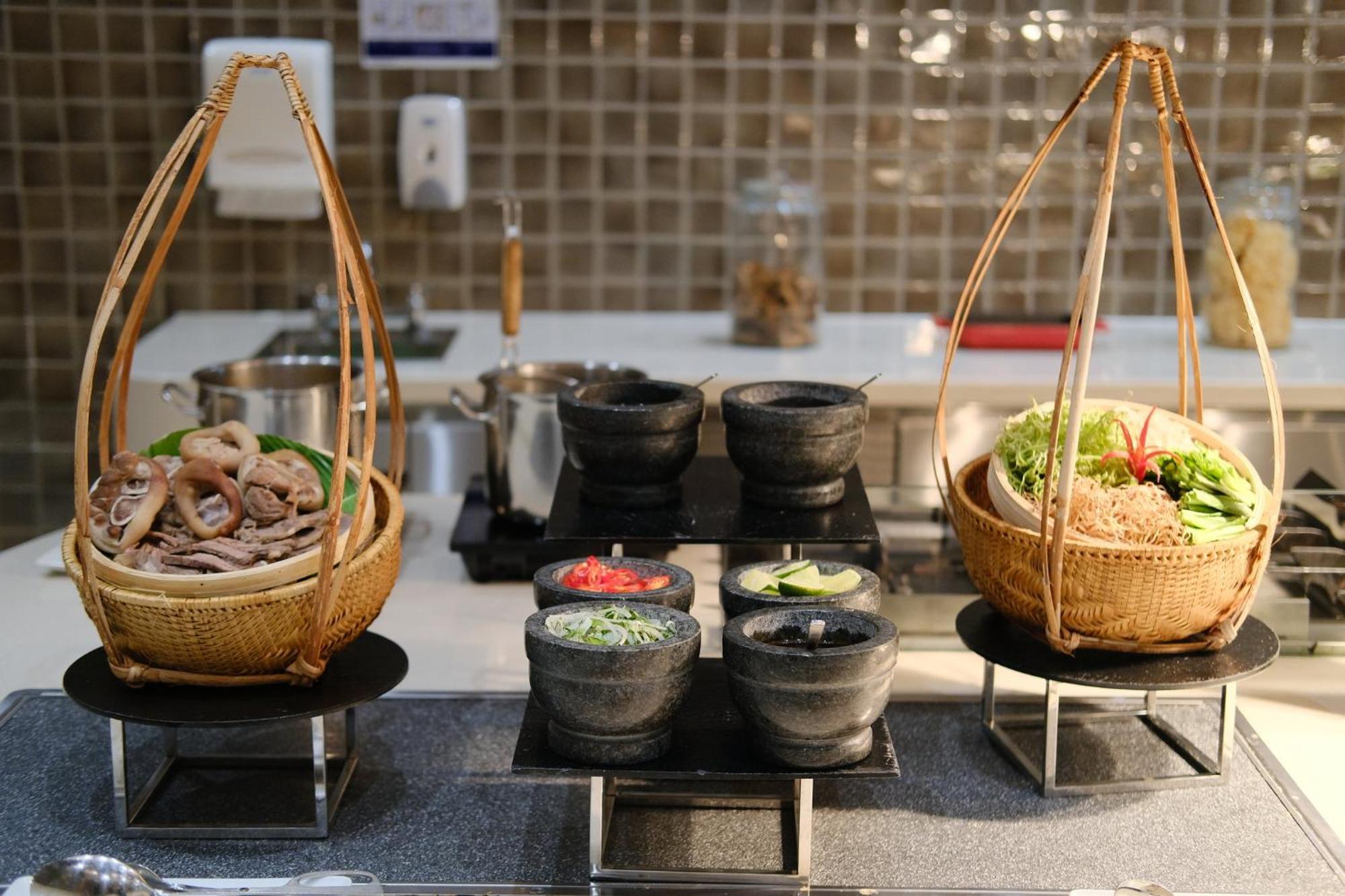 Holiday Inn & Suites Saigon Airport By Ihg Ho Chi Minh City Bagian luar foto